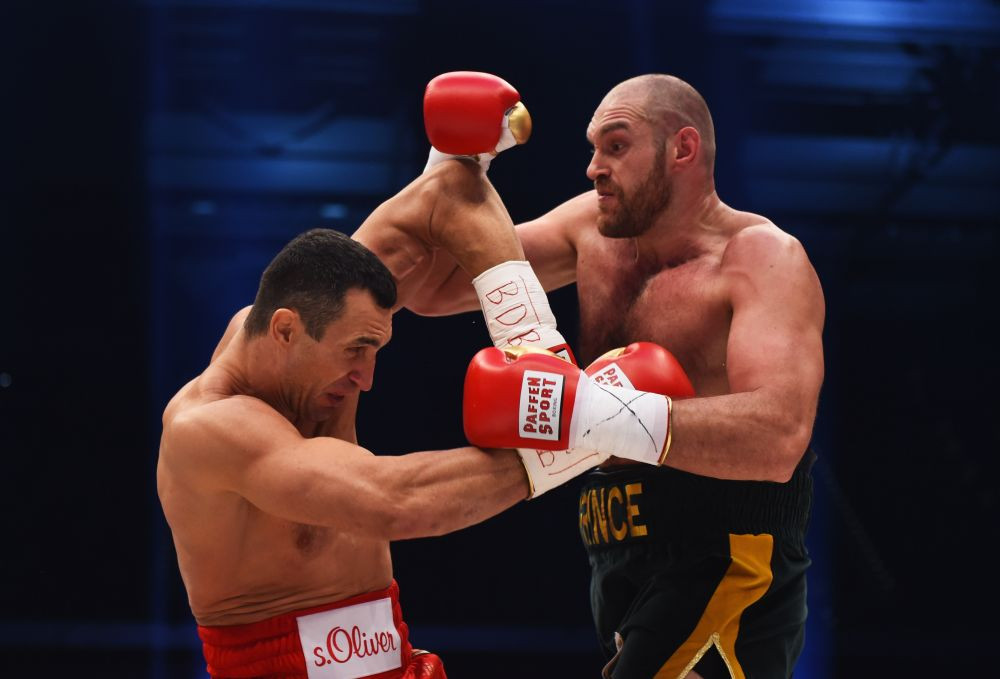 SOC &icirc;n lumea boxului: Klitschko a fost batut de Tyson Fury si a PIERDUT titlul mondial la categoria grea!
