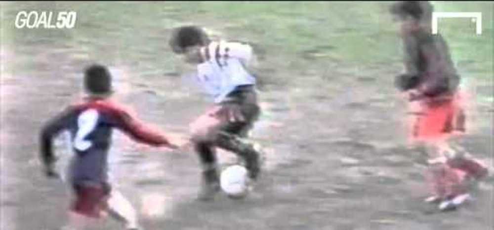 Golul MINUNAT reusit de Messi la doar 12 ani! E pentru prima oara cand aceasta filmare apare pe internet. VIDEO