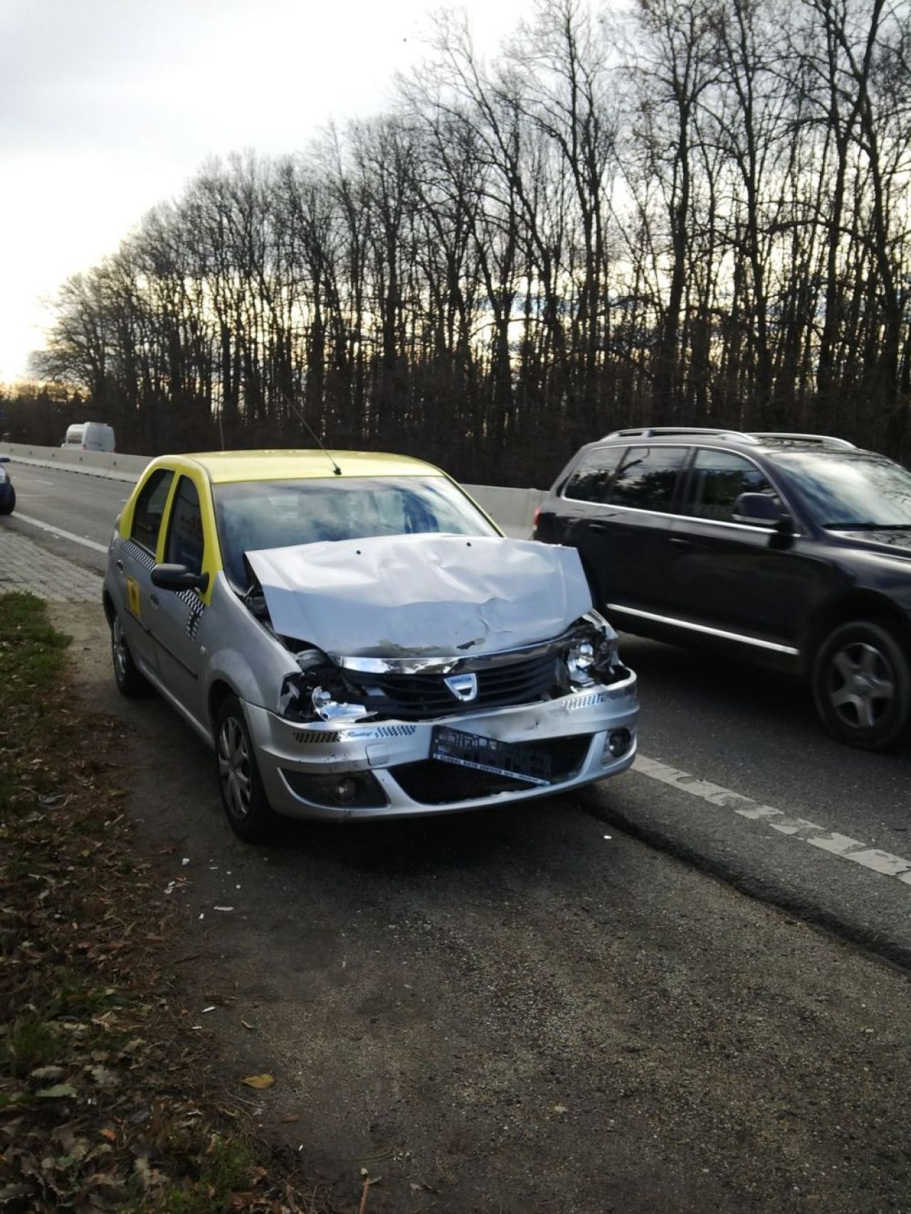 Accident in drumul spre titlu :) Doi dinamovisti au facut accident cu un taximetrist! FOTO_4