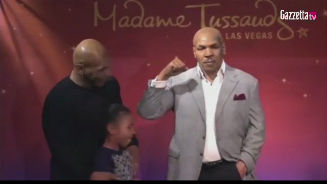 Cel mai emotionant cadou primit de Mike Tyson: M-au imbracat bine! Cum arata statuia de ceara primita de campionul din box