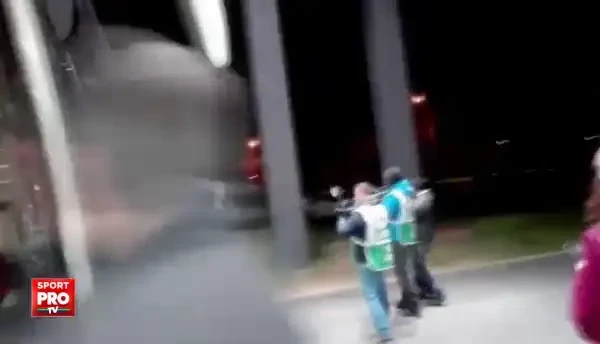 Surpriza mare pe Cluj Arena! Radoi si-a facut aparitia in ultimul moment: Argaseala i-a facut poze cu telefonul mobil :) VIDEO