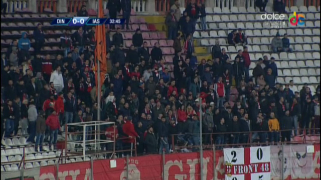 Scene fara precedent in Liga I! Arbitrul a oprit meciul Dinamo - Iasi pentru 10 minute, dupa ce fanii au strigat Afara, afara, cu ungurii din tara!