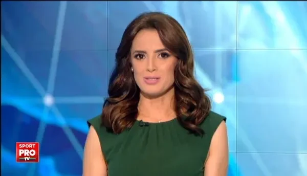 Orice fotbalist american ar fi invidios pe acest tanar curajos! A prins o minge in timp ce mergea cu aproape 100 la ora pe motocicleta