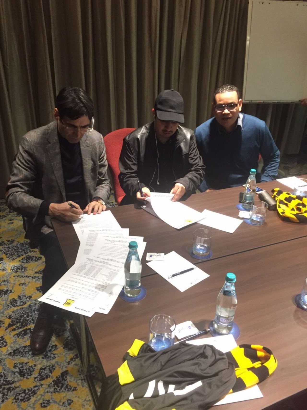FOTO EXCLUSIV! Piturca a semnat! Fostul selectioner va antrena din nou Al Ittihad! _3