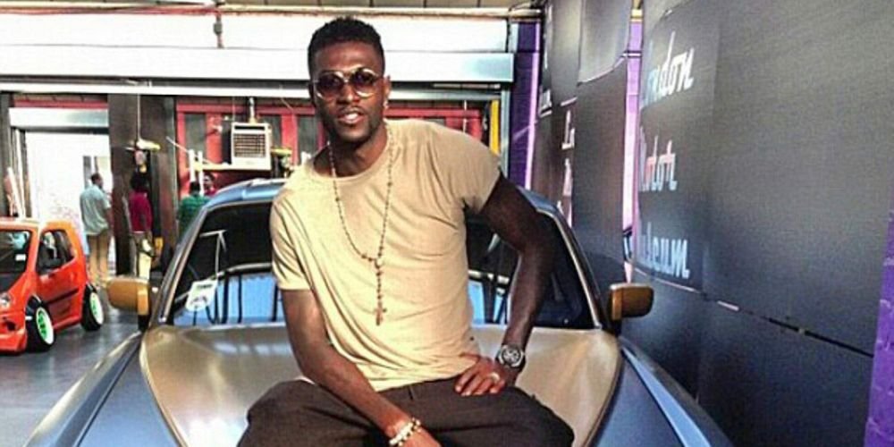 E somer, dar primeste 140.000 de euro pe saptamana de la Tottenham! Adebayor, viata de lux: si-a luat masina de 450.000 euro! _4