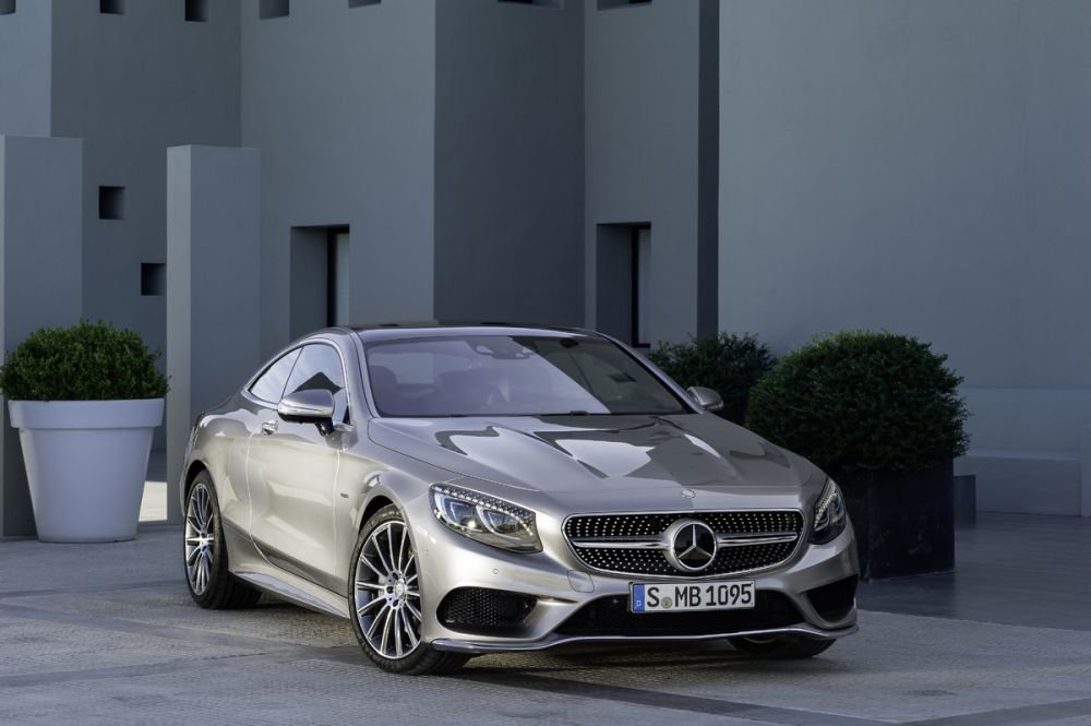 FOTO Noua limuzina lansata de Mercedes! Are 367 de cai si costa cat salariul unui jucator de la Steaua! _5