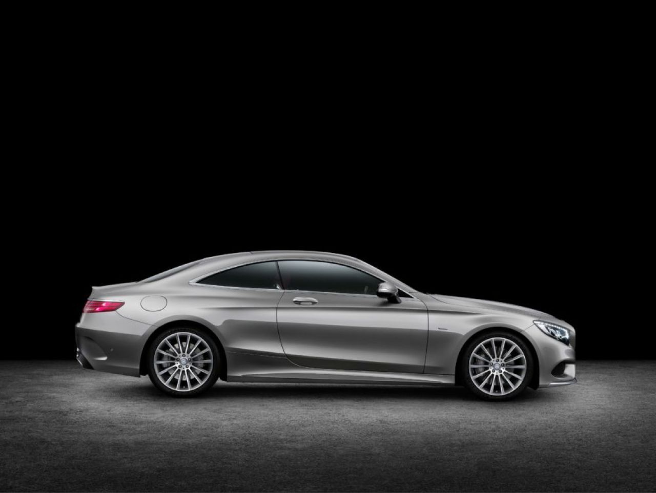 FOTO Noua limuzina lansata de Mercedes! Are 367 de cai si costa cat salariul unui jucator de la Steaua! _11