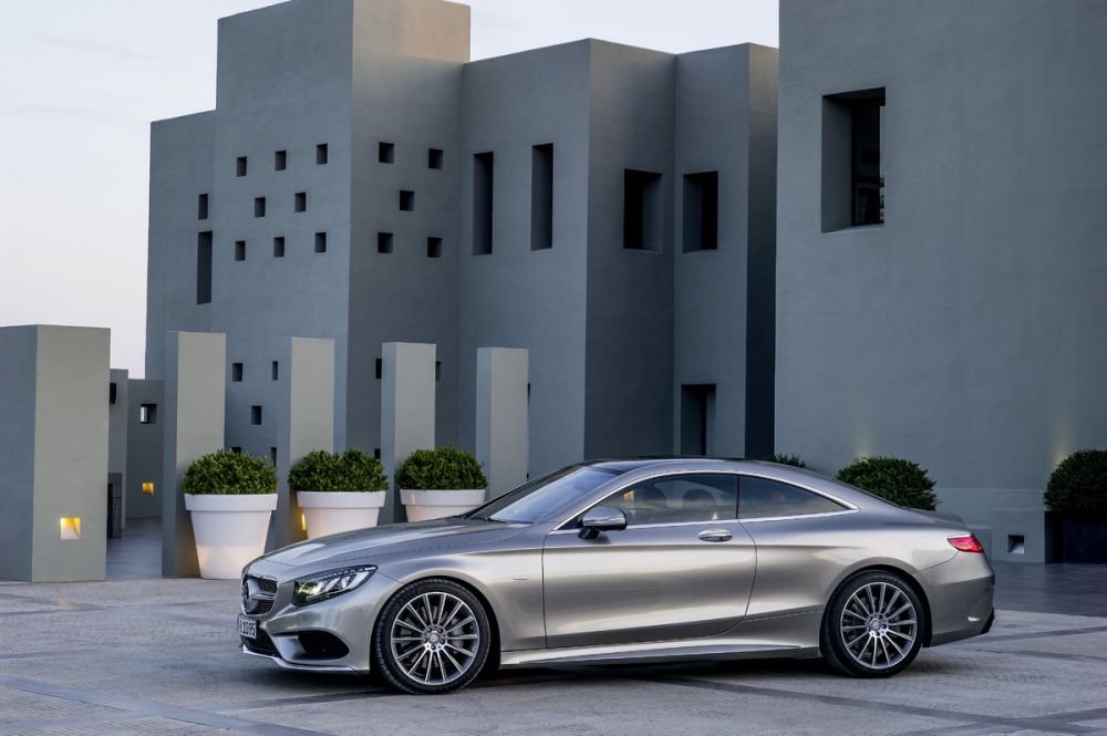 FOTO Noua limuzina lansata de Mercedes! Are 367 de cai si costa cat salariul unui jucator de la Steaua! _15