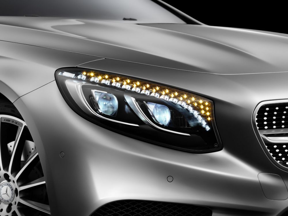 FOTO Noua limuzina lansata de Mercedes! Are 367 de cai si costa cat salariul unui jucator de la Steaua! _16