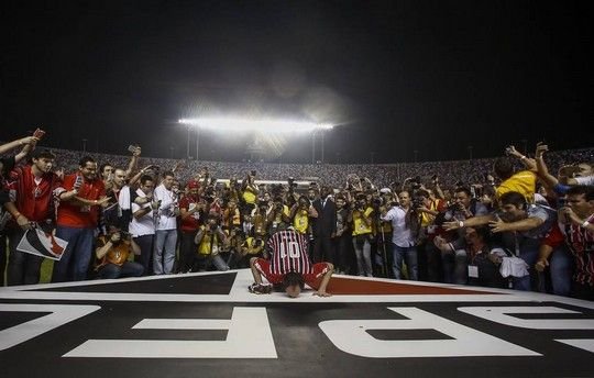 Imagini SENZATIONALE in Brazilia! Portarul-golgheter Rogerio Ceni s-a retras dupa 23 de ani si 131 de goluri! VIDEO_8