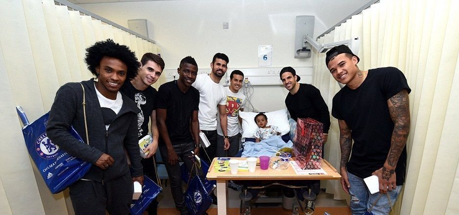 Momente emotionante pentru copiii aflati intr-un spital din Londra. Jucatorii lui Chelsea le-au facut o surpriza_3