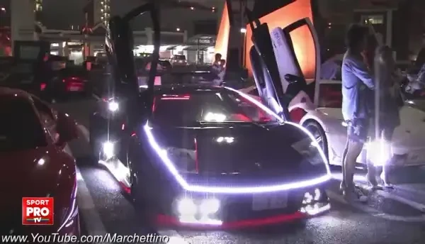 Toti au avut un SOC atunci cand a aparut! Cum si-a tunat un japonez masina de Craciun! VIDEO