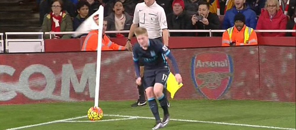 Faza saptamanii in Anglia! A vrut sa bata un corner in Arsenal - Manchester City, dar tot stadionul a RAS DE EL! Ce a patit. FOTO_3