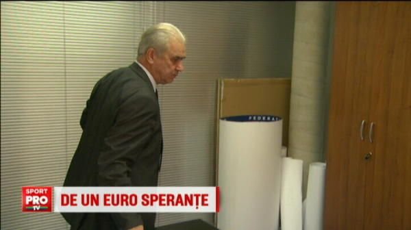 Cadoul primit de Iordanescu pentru EURO! Ce obiect ii va purta noroc la turneul din Franta. VIDEO
