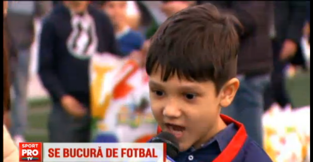 Cati ani ai? 5. Si de cand joci fotbal? Raspunsul GENIAL al acestui pusti de la scoala lui Vali Badea si Paraschiv
