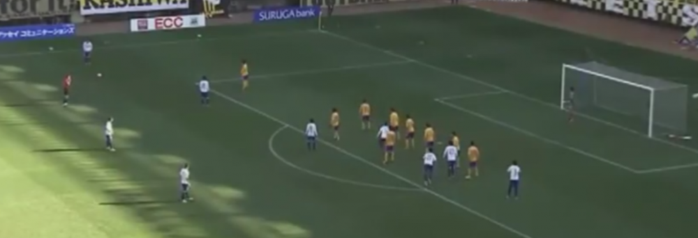 Acest jucator a intrat IN ISTORIE! A marcat 3 goluri din lovitura libera intr-un meci, acum e cunoscut de milioane de oameni