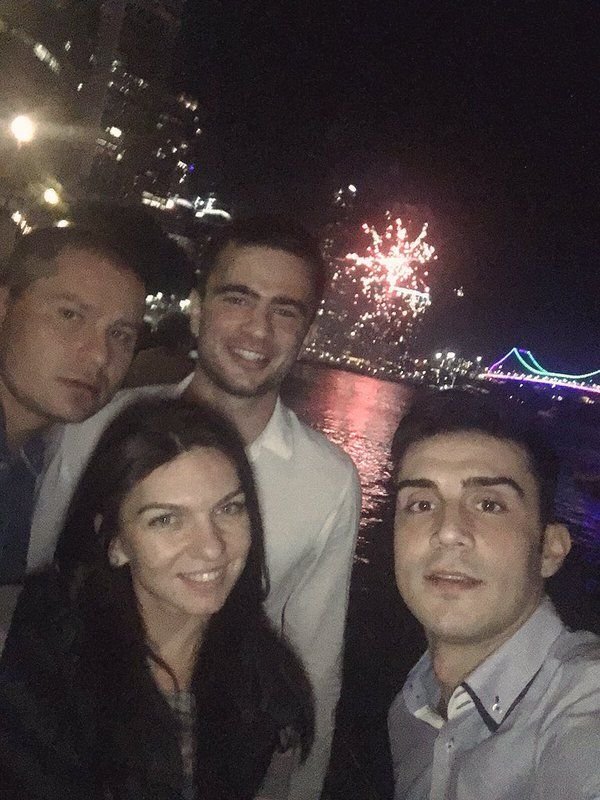 Halep a intrat in 2016 in Australia, acolo unde se pregateste de primul turneu. Cum s-a imbracat Simona de Revelion! FOTO_3