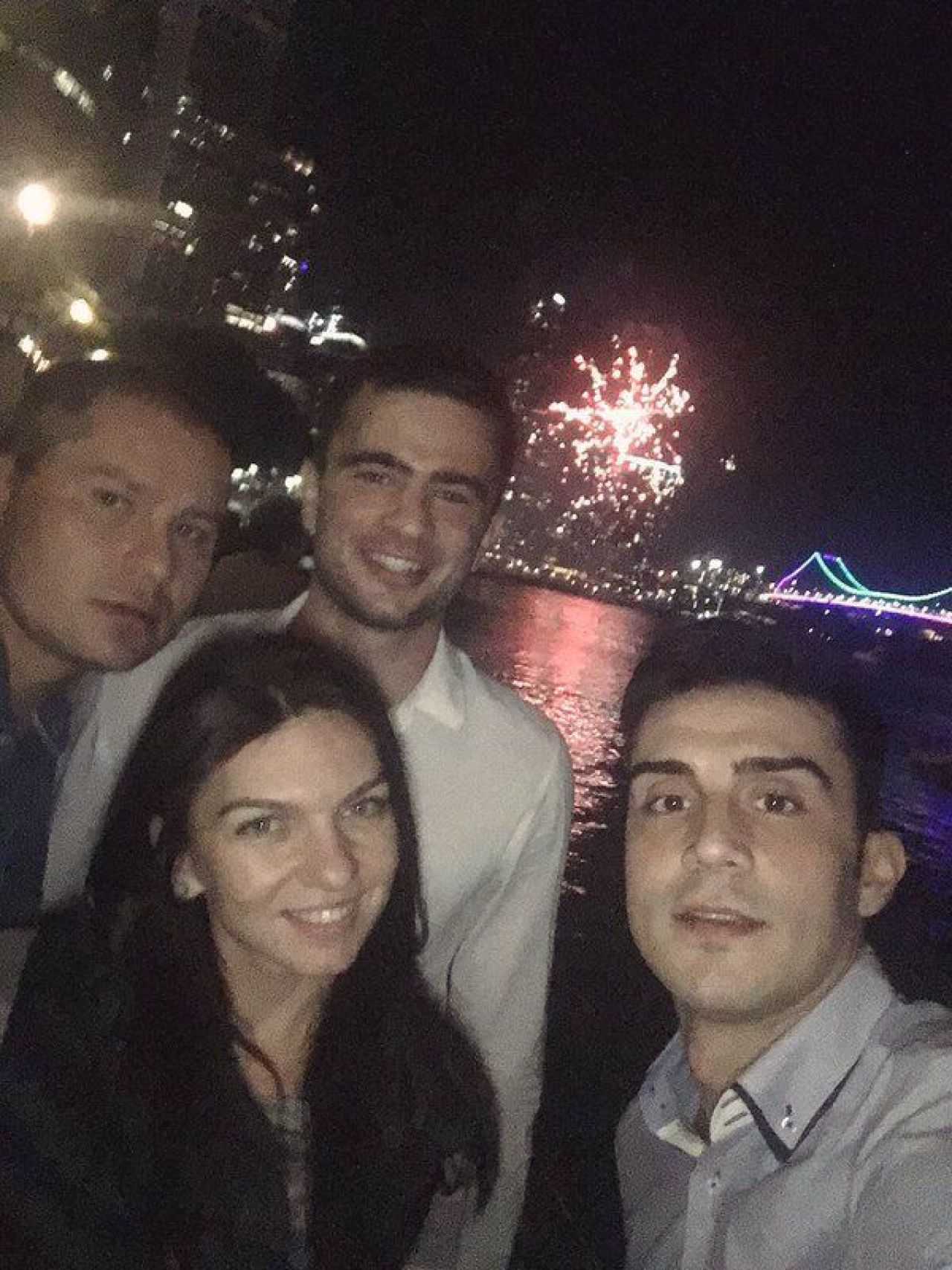 Halep a intrat in 2016 in Australia, acolo unde se pregateste de primul turneu. Cum s-a imbracat Simona de Revelion! FOTO_3