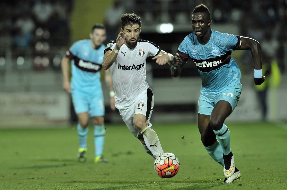 Pleaca Enache inaintea lui Budescu? Mijlocasul dorit si de Becali la Steaua a primit o oferta de ultima ora: salvarea Astrei poate veni de la Gustavo Poyet