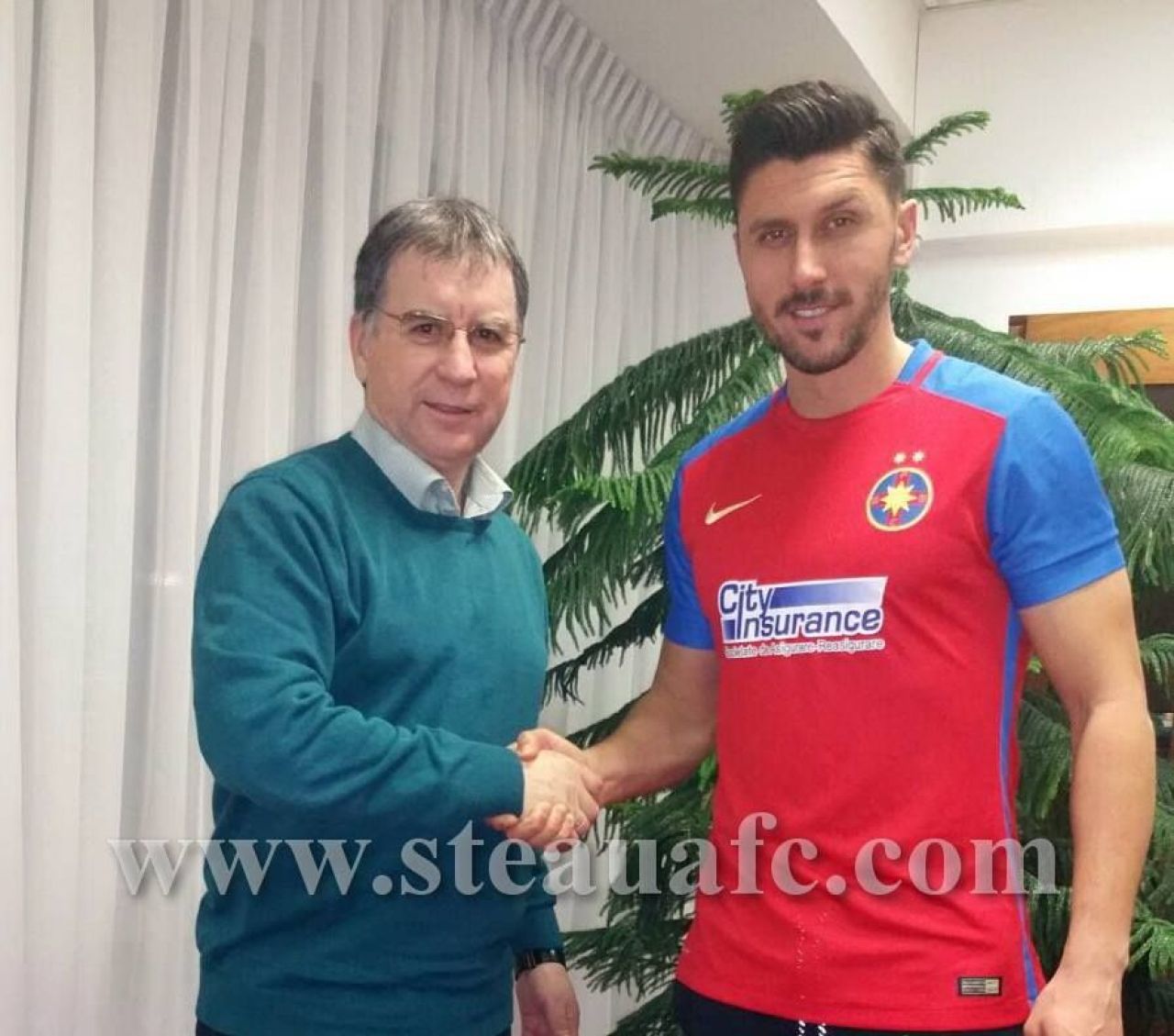 FOTO OFICIAL! Prima imagine cu Marica in tricoul Stelei: