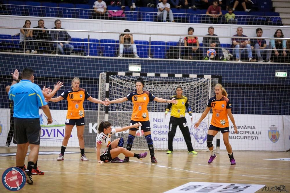Final cu scandal | CSM Bucuresti a obtinut o victorie mare in Liga Campionilor, insa danezele de la Midtjylland au acuzat arbitii ca au luat mita: FOTO