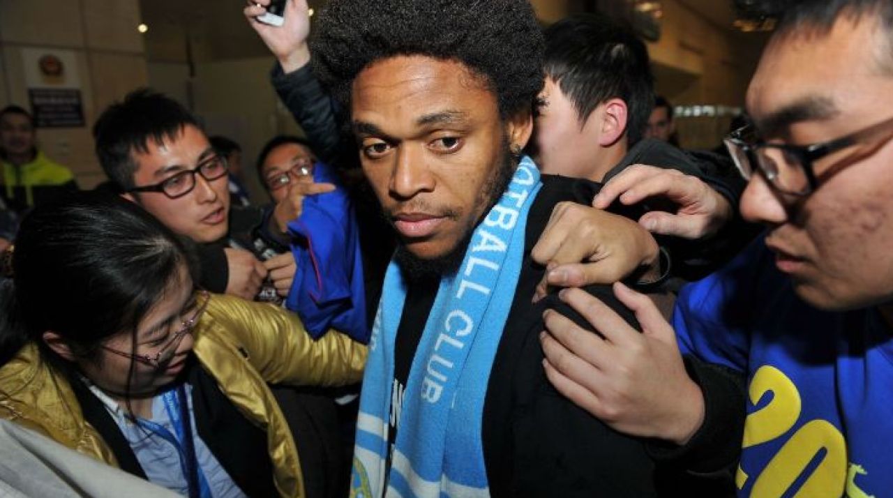 Dan Petrescu isi ia adio de la brazilianul Luiz Adriano. Fostul jucator al lui Mircea Lucescu a zburat pana in China, dar s-a razgandit dupa o singura noapte_1