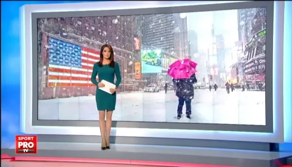 Snowzilla nu i-a speriat pe americani! Tinerii au iesit la ski si snowboard pe strazile din New York. VIDEO