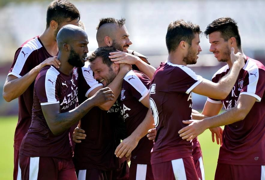 Rapidul si-a aflat adversarele la turneul din India, Ronaldinho a creat o adevarata isterie la sosirea pe aeroport. Cu cine se bat rapidistii la capatul lumii