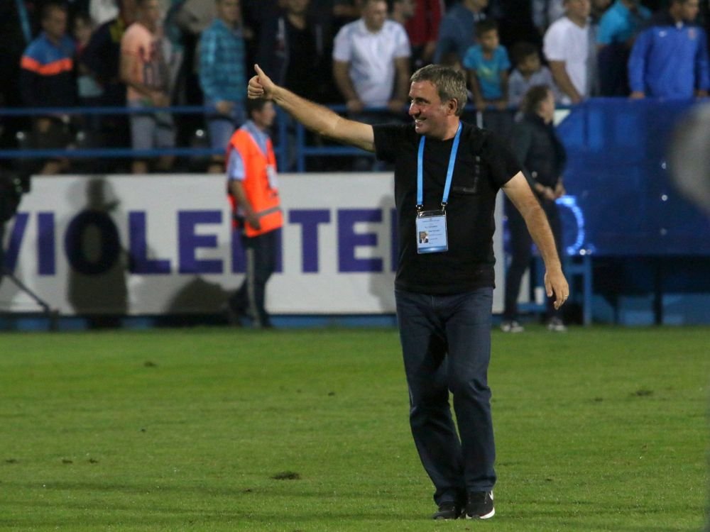 Hagi inscrie cu o scarita de senzatie, Cruyff aplauda pe banca! SUPER VIDEO Vezi golul marcat de "Rege" in tricoul Barcelonei