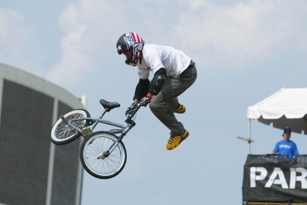 Tragedie in lumea sporturilor extreme: Dave Mirra, cel mai tare biker din lume, a fost gasit fara viata la doar 41 de ani. Americanul s-ar fi sinucis