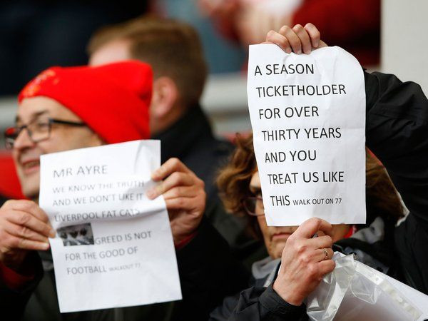 Au dat de munti de bani, au uitat de suporteri! Moment unic pe Anfield: fanii au protestat dupa ce clubul a anuntat noile preturi la bilete: Lacomi nemernici, ne-a ajuns!