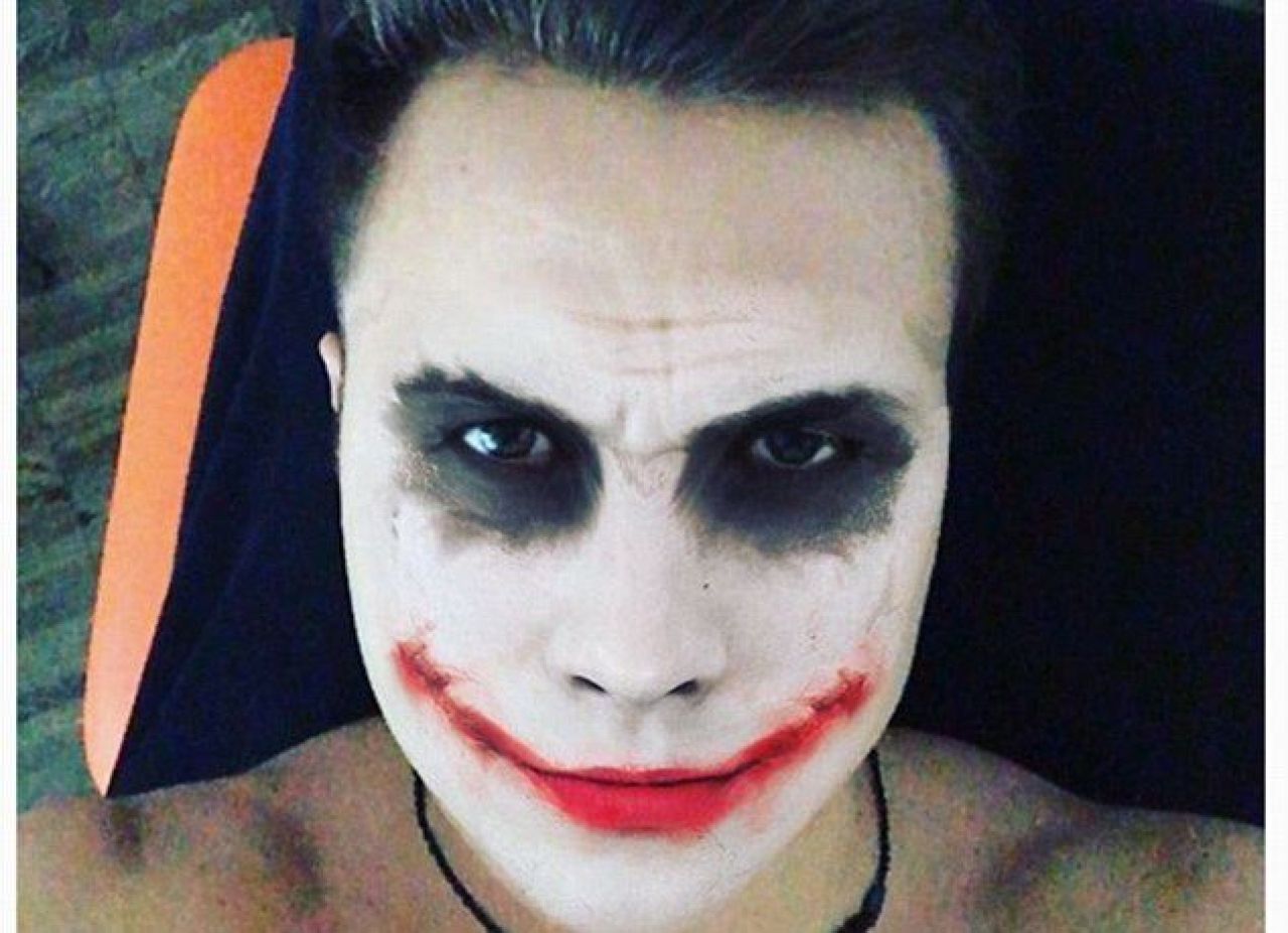 E campion mondial, e cotat la zeci de milioane de euro si il prinde la fix rolul de JOKER! Il recunosti? :)_1