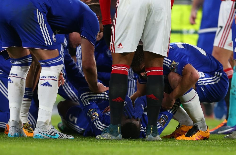DRAMA URIASA pentru Zouma de la Chelsea! Fundasul francez rateaza Euro 2016 dupa accidentarea groaznica cu United. Cat va lipsi