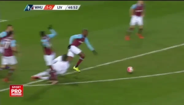 Gol formidabil dupa schema lui Ronaldinho! Cum a inscris Coutinho pentru Liverpool din lovitura libera VIDEO