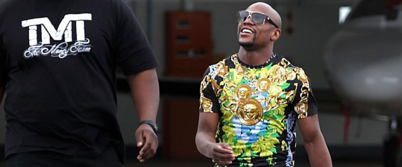 Mayweather si-a angajat cel mai MARE BODYGUARD din lume! Cum arata GIGANTUL care sta in fiecare secunda sa-l pazeasca. FOTO_3