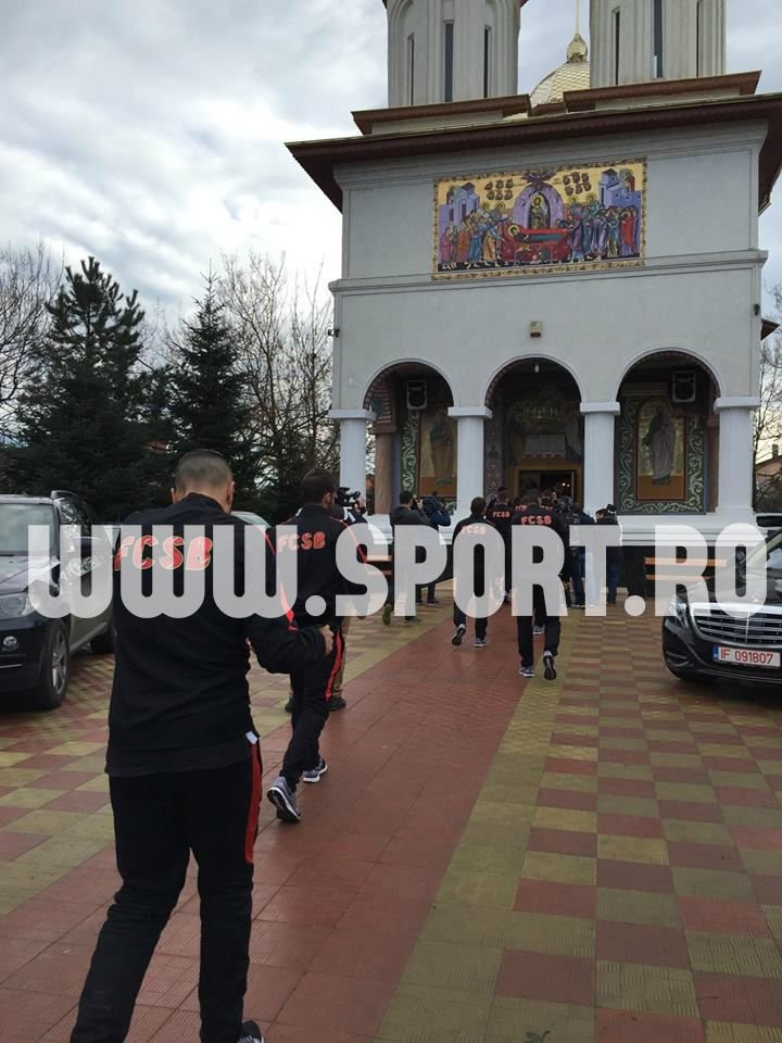 EXCLUSIV Mesajul lui Gigi Becali pentru jucatori, cand i-a vazut in curtea bisericii! Ce le-a spus in aceasta dimineata_6