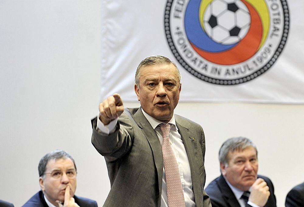 Dupa Dragomir, si Mircea Sandu e aproape de revenirea in fotbal! Clubul surpriza care l-a chemat pe fostul sef FRF