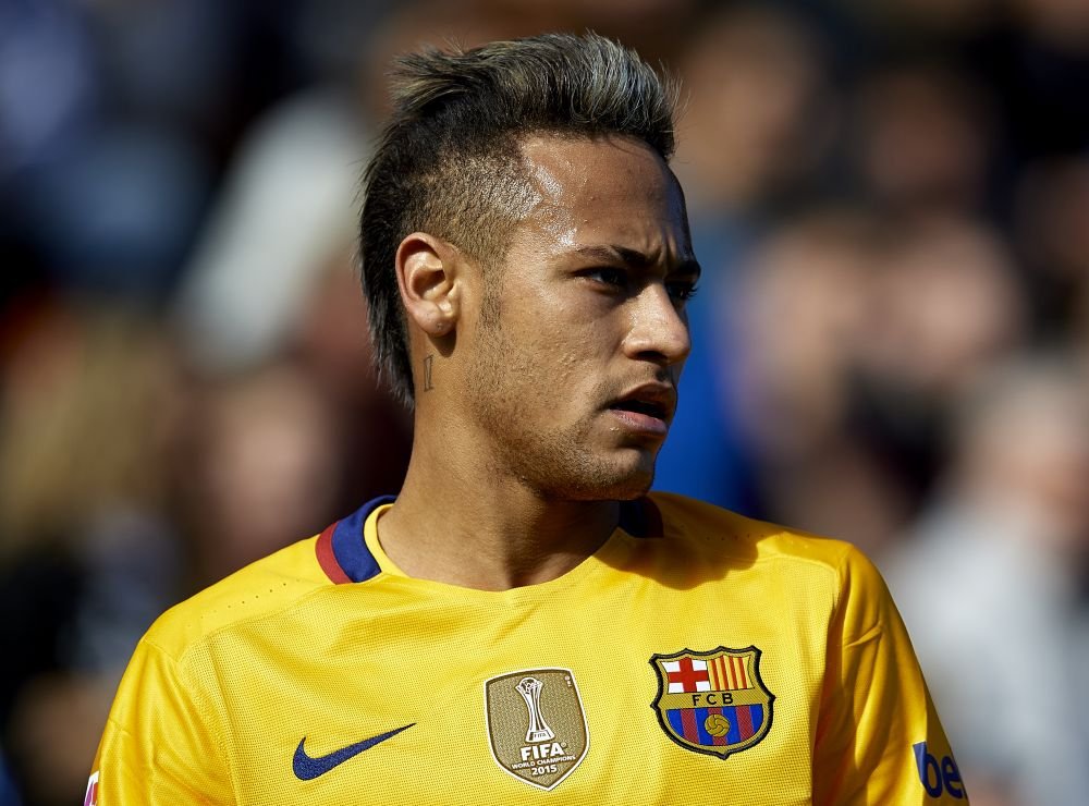 Problemele lui Neymar in Brazilia devin tot mai serioase: sechestru pe 45 de milioane de euro al autoritatilor. Starul Barcei a ramas fara avion, yacht si mai multe proprietati