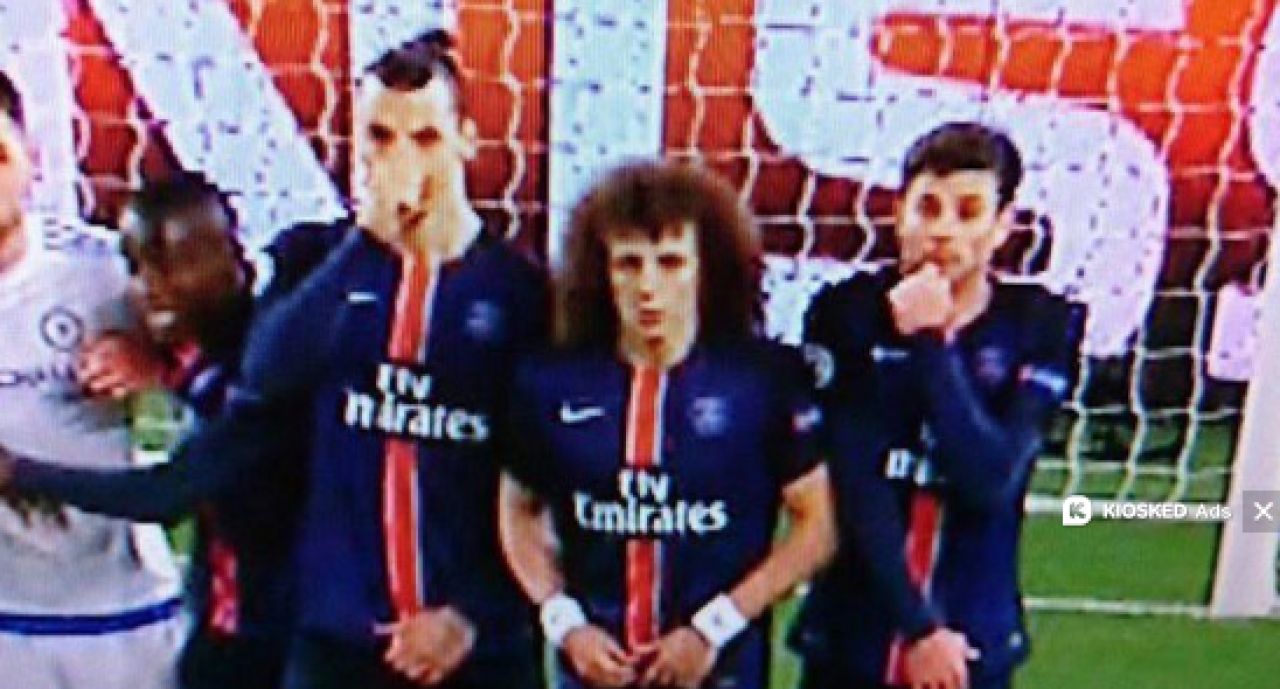 Pentru ca el e Zlatan si poate! Starul lui PSG a facut schimb de tricouri CU DOI JUCATORI de la Chelsea dupa meci :)_1