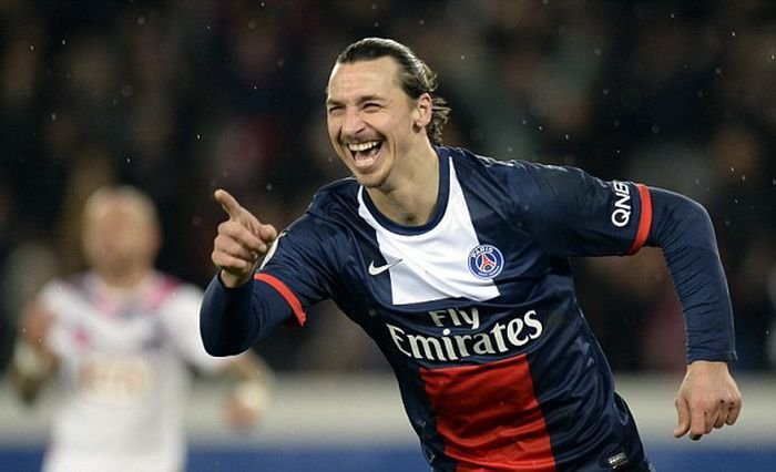 Pentru ca el e Zlatan si poate! Starul lui PSG a facut schimb de tricouri CU DOI JUCATORI de la Chelsea dupa meci :)_3