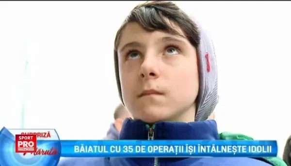 Momente emotionante la antrenamentul Stelei de astazi. Jucatorii l-au aplaudat cand l-au vazut pe teren langa ei. FOTO