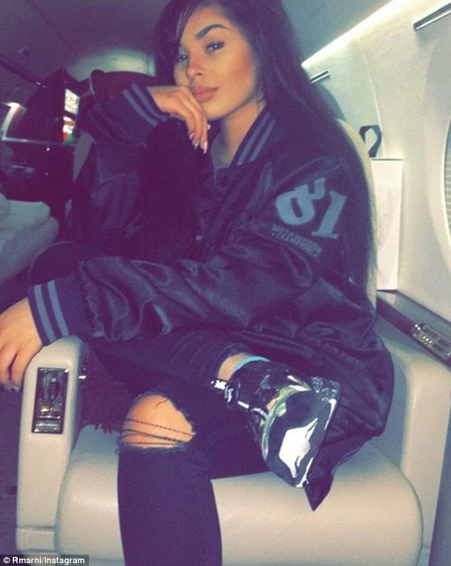 Cum arata noua iubita de 19 ani a lui Mayweather! Asistenta care castiga 10 dolari pe ora a ajuns sa se plimbe acum cu un avion privat de 60 mil euro_2