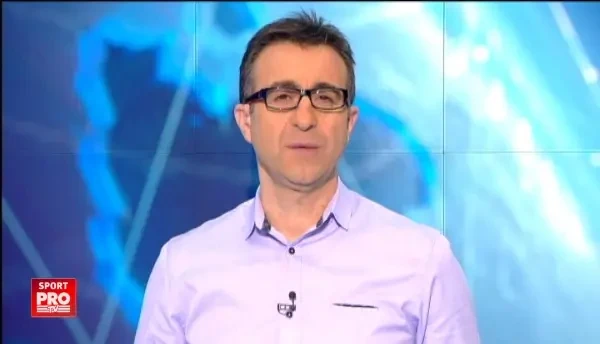 Imagini amuzante cu Boc la intalnirea cu nationala de baschet: fetele au fost rugate sa stea jos ca sa se vada si primarul :) VIDEO