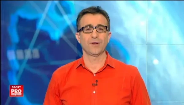 Ce imagini! Sandu Lungu si gemenii lui de 3 luni pe post de greutati :)