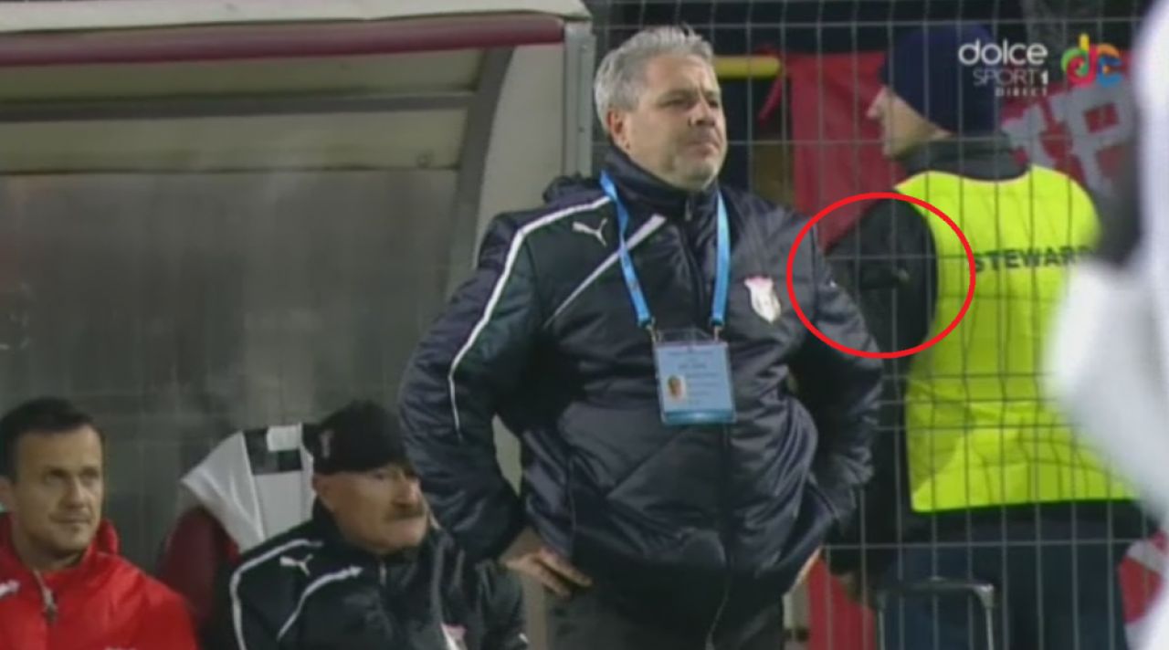 Sumudica, o simulare mica | Scandal in finalul primei reprize la Astra - Dinamo, dupa eliminarea lui Filip. Meciul a fost intrerupt minute bune_1
