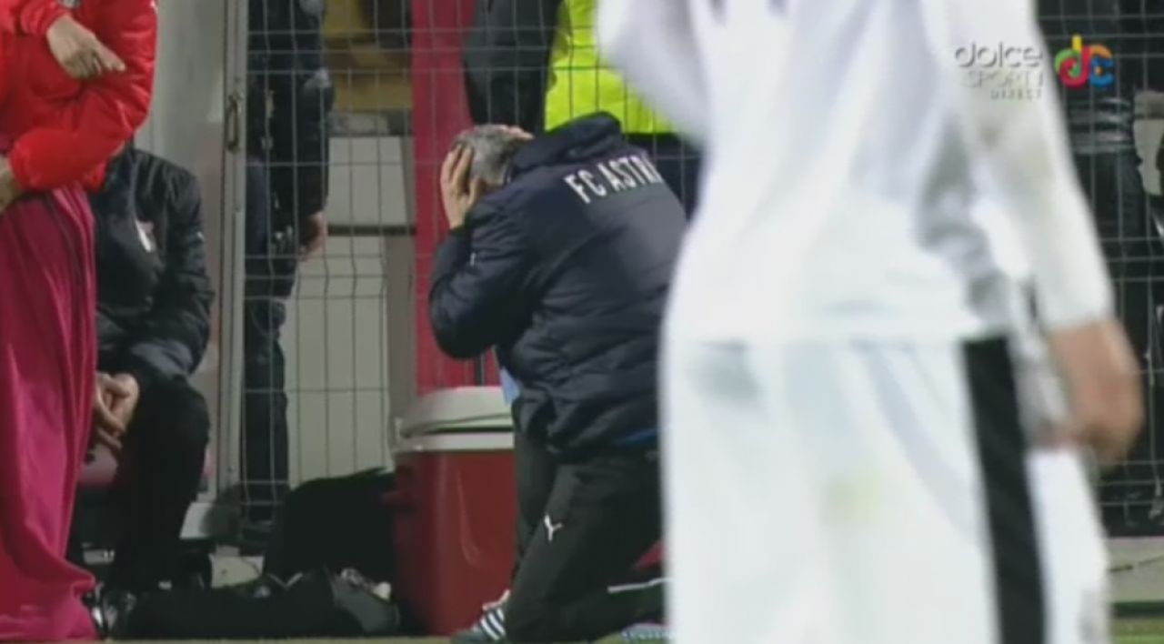 Sumudica, o simulare mica | Scandal in finalul primei reprize la Astra - Dinamo, dupa eliminarea lui Filip. Meciul a fost intrerupt minute bune_2