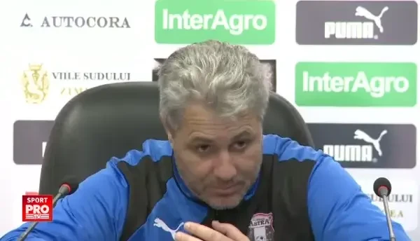 Sumudica, doua Oscaruri intr-o seara: cea mai buna regie si cel mai bun actor! S-a autoproclamat campionul Romaniei si a facut iar gluma cu nebunul la H5 :|