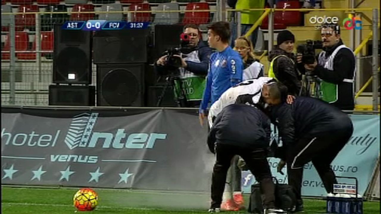CE COMEDIE! Moment incredibil in Astra - Viitorul cand Ianis Hagi a incercat sa bata o lovitura libera. Ce a patit. FOTO_1