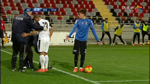 CE COMEDIE! Moment incredibil in Astra - Viitorul cand Ianis Hagi a incercat sa bata o lovitura libera. Ce a patit. FOTO_3