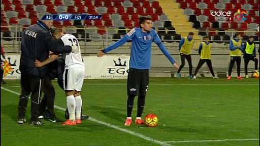 CE COMEDIE! Moment incredibil in Astra - Viitorul cand Ianis Hagi a incercat sa bata o lovitura libera. Ce a patit. FOTO_4
